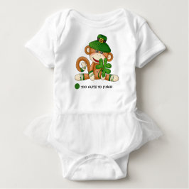 Sock monkey med Shamrock St. Patrick's Day Tee Shirt
