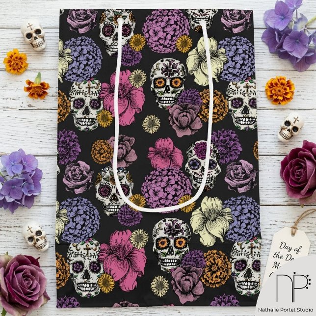 Socker Skallar & Blommor (Hand drawn sugar skull and floral art gift bag with a chic noir aesthetic)