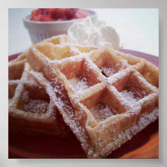 Sockertäckt våffel och färska jordgubbar Poster (Framsidan)