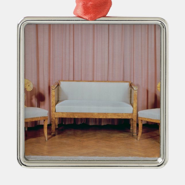 Soffa och två stolar, Karelian björk, 1810-20 Julgransprydnad Metall (Framsidan)