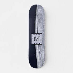 Sofistikerad flotta och Silver Feather Monogram Skateboard Bräda 21,5 Cm