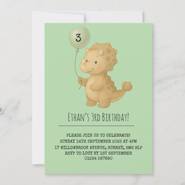 Soft Brown Triceratops med Balloon Birthday Inbjudningar (Framsida)