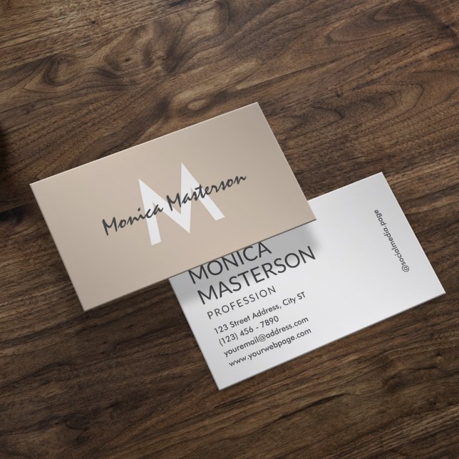 Soft cream tan minimalist monogram visitkort (Skapare uppladdad)