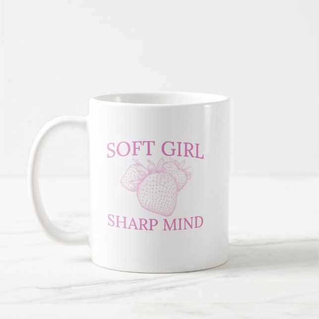 Soft Girl Sharp Mind — Strawberry Aesthetic Design Kaffemugg (Vänster)