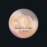 Soft Gul ros Wedding Favor Magnet<br><div class="desc">Mjuk och drömmande gul ros med rosa lyfter fram blommigten, spara datumet för bröllop meddelande eller gynna kylmagnet. Fyll i informationen i mallen. Gör fler ändringar i text och teckensnitt storlekt, stil och färg genom att klicka på Anpassa. Den här bilden finns på många produkter i mitt galleri. Besök Smilins...</div>