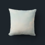 Soft Himmel Dekorativ kudde<br><div class="desc">Dekorativ kudde med lätt himmel-design i mjuk, lugnande färg. Perfekt för att skapa en serenatmosfär.</div>