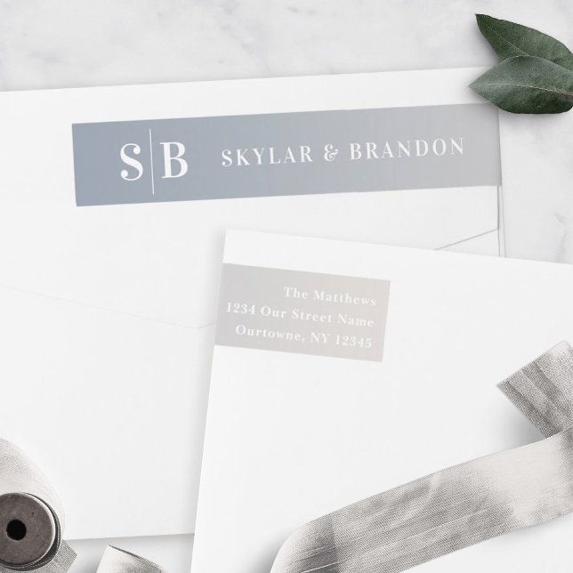 Soft Ombre Dusty Blue & Ivory Bröllop Monogrammed Etikettband (Skapare uppladdad)