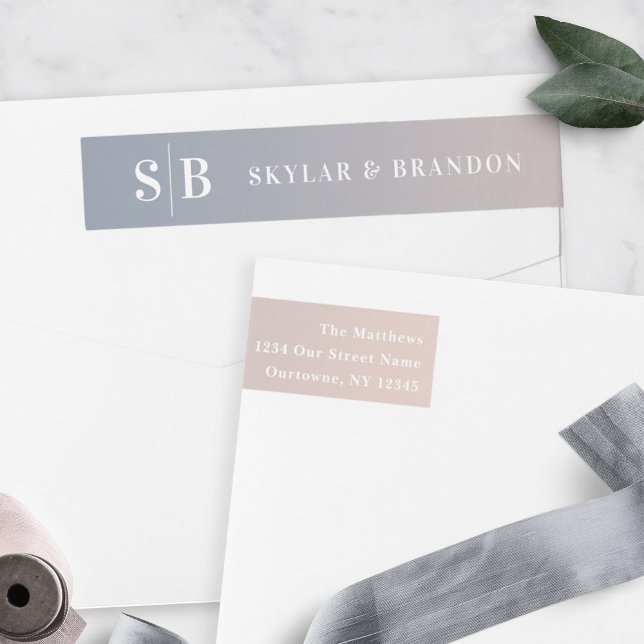 Soft Ombre Dusty Blue & Rosa Bröllop Monogrammed Etikettband (Skapare uppladdad)