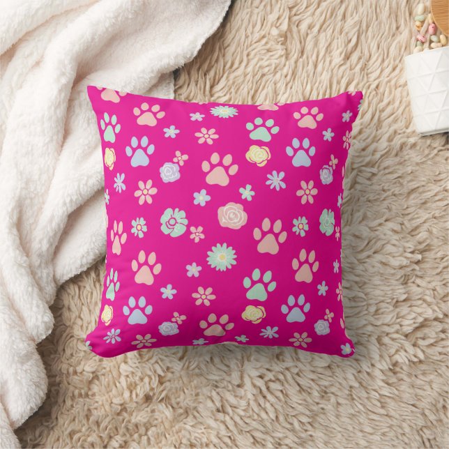 Soft Pastel Paw Prints and Flowers Pattern  Kudde (Filt)