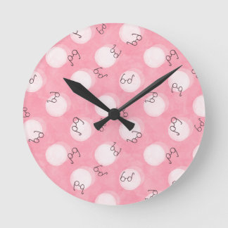 Soft Pink Cute Pattern – Minimal Aesthetic Polka Rund Klocka