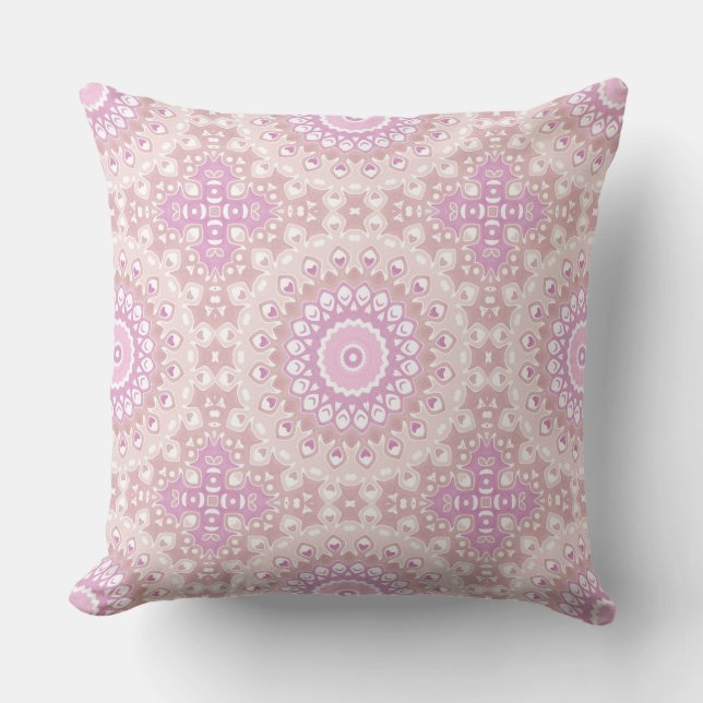 Soft Pink Mandala with Heart and Petal Motifs Kudde (Framsida)