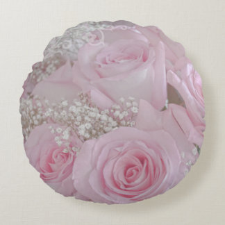 Soft Pink Roses and Baby's Breath Rund Kudde
