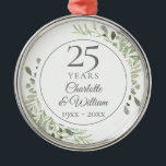 Soft Watercolor Greenery 25-årsdagen Julgransprydnad Metall<br><div class="desc">Den här chicens botaniska 25-årsjubileum-årsdesign för löv med mjuka vattenfärger kan vara personlig med dina speciella 25-årsjubileum i elegant silver. Designad av Thisisnotme©</div>