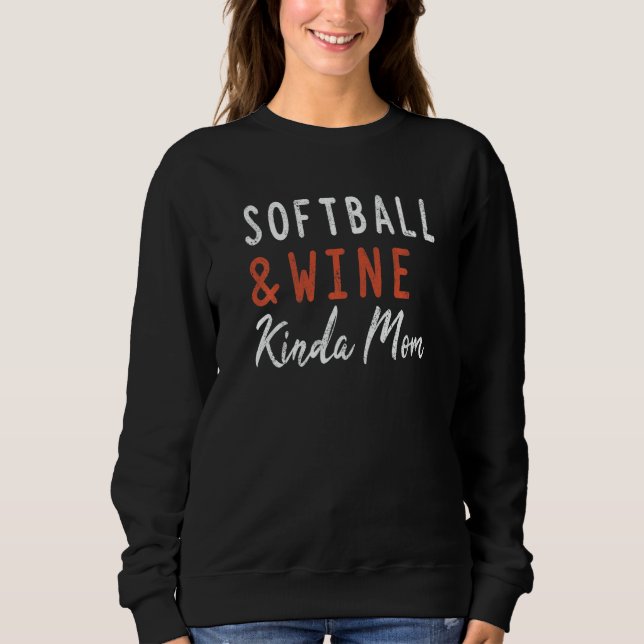 Softball And Wine Kinda Mom  Coach Women Player T Shirt (Framsida)