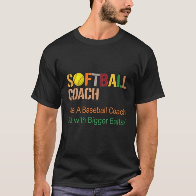 Softball coach som en baskerska men med blogg t shirt (Framsida)