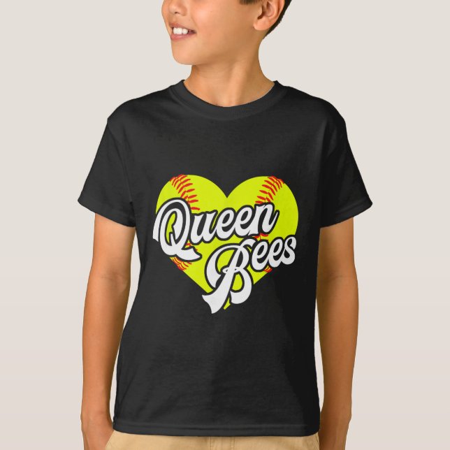 Softball Heart Queen Bees Team T-ball League Girls T Shirt (Framsida)