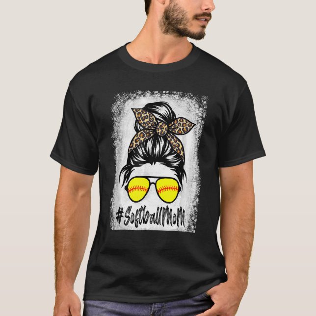 Softball Mamma med leopard och Messy Bun Playe T Shirt (Framsida)