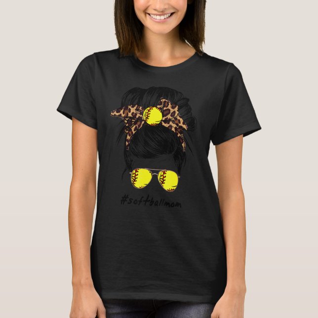 Softball Mamma med leopard och Messy Bun Playe T Shirt (Framsida)