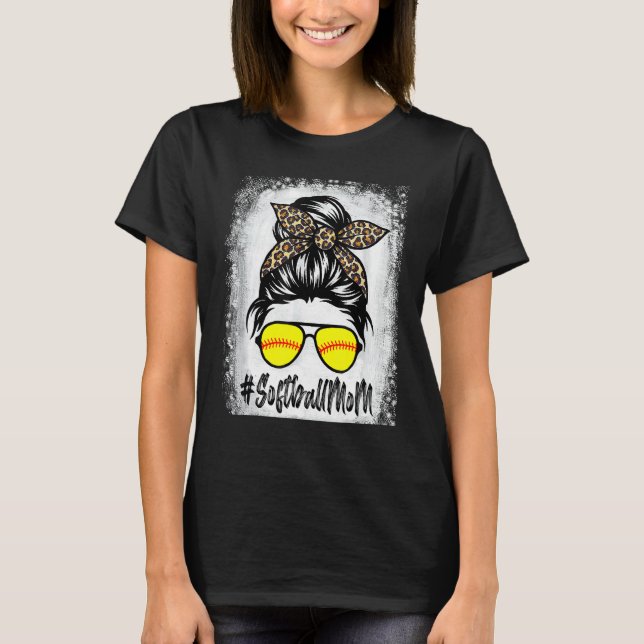 Softball Mamma med leopard och Messy Bun Playe T Shirt (Framsida)