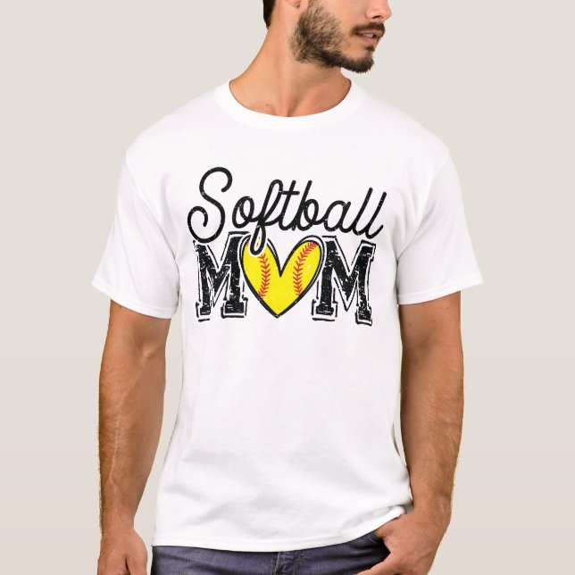 Softball Mom Distressed T Shirt (Framsida)
