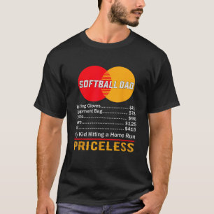 Softball Pappa Min Kid Hissar en Springa i hemmet. T Shirt