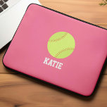 Softball Personlig Girl Laptop Fodral<br><div class="desc">Personlig-flickornas softball-fläkt-design.</div>