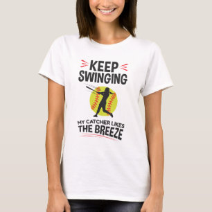 Softball Pitcher Funny Behålla Swinging Breeze T Shirt