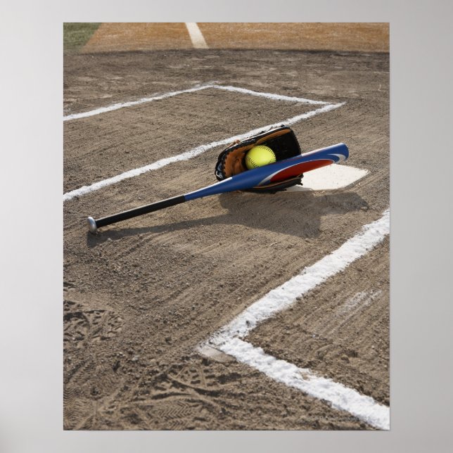 Softball, softbollhandskar och fladdermus på hemma poster (Framsidan)