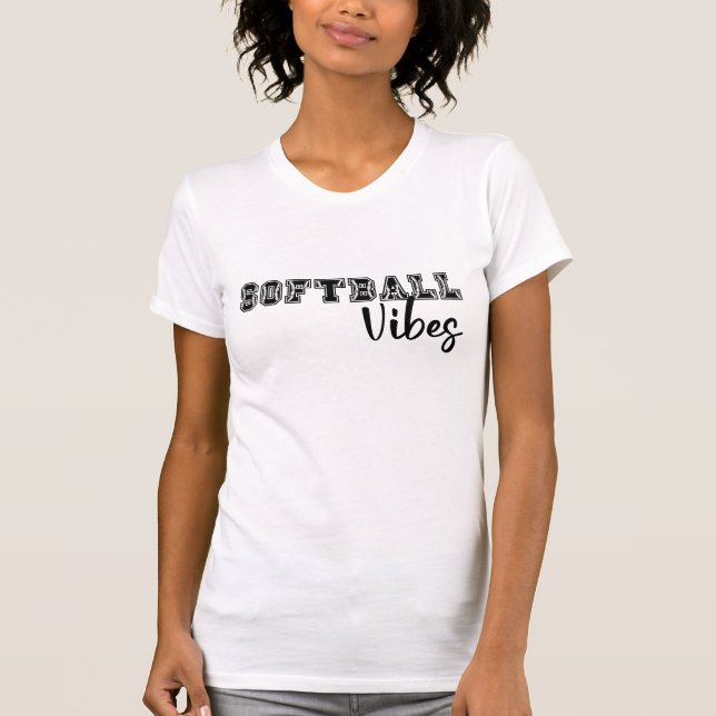 Softball Vibes T Shirt (Framsida)