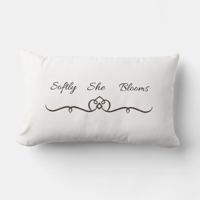 Softly She Blooms Kudde | Feminint Dekorativt  (Framsida)