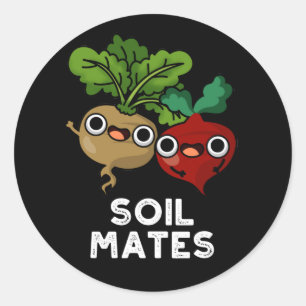 Soil Mates Funny Beet Root Pun Mörk BG Runt Klistermärke