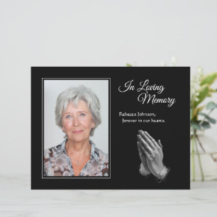 Söker efter Händer i Visning av Loving Memory Phot