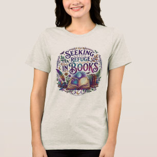 Söker tillflykt i böcker Whimsical Celestial Mysti T Shirt