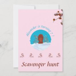 Sökjakt kul ekorre gräver på pastell rosa inbjudningar