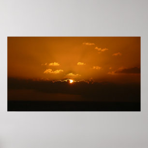 Sol bakom moln I Orange Solnedgång Foto Poster