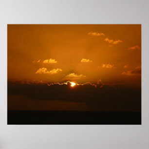 Sol bakom moln I Orange Solnedgång Foto Poster