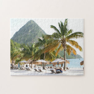 Sol Beds på en strand nära Pitons i Saint Lucia Pussel