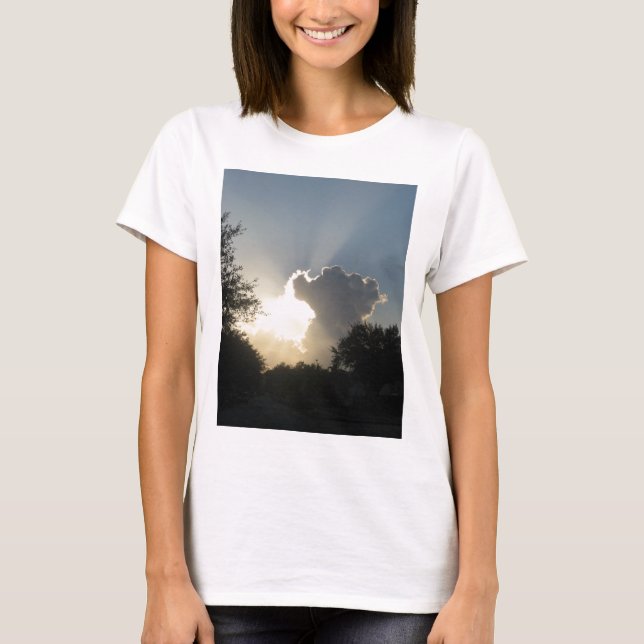 Sol brinner genom molnen T-shirt (Framsida)