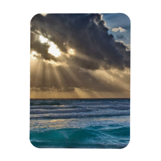 Sol bryter genom moln över havet magnet (Vertikal)