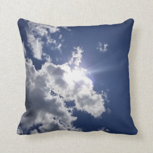 Sol i molnig himmel kudde