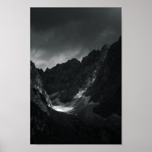 Sol ljus genom mörkens moln poster