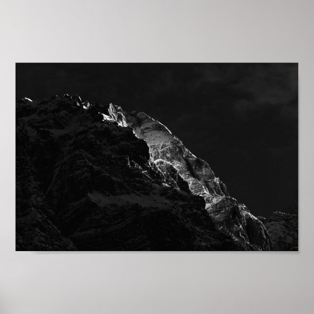 Sol lyser på berg poster (Framsidan)