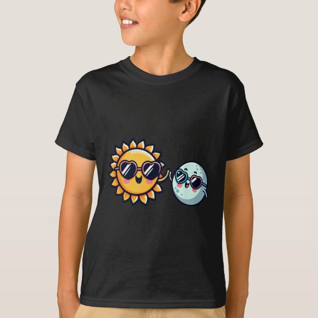 Sol Måne-vänner totalt Solar Eclipse 2024 Boys Gir T Shirt (Framsida)