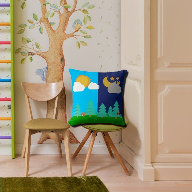 Sol och Måne i skogen Dekorativ kudde (Skapare uppladdad)