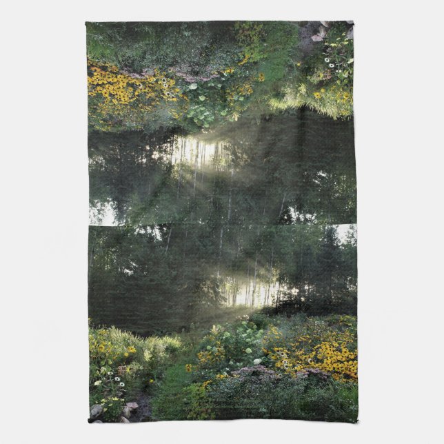 Sol rakar i trädgårdar för sena säsong kökshandduk (Vertikal)