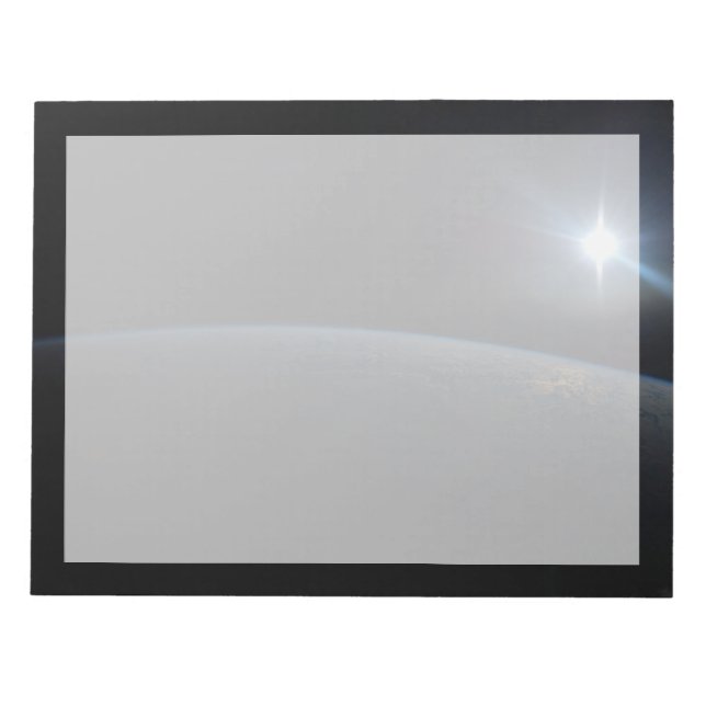 Sol sätter sig över jordens Horisont. Anteckningsblock (Framsida)