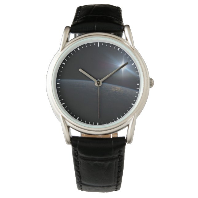 Sol sätter sig över jordens Horisont. Armbandsur (Framsida)