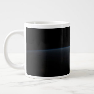 Sol sätter sig över jordens Horisont. Jumbo Mugg