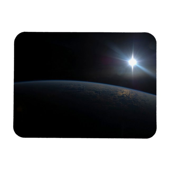 Sol sätter sig över jordens Horisont. Magnet (Horisontell)