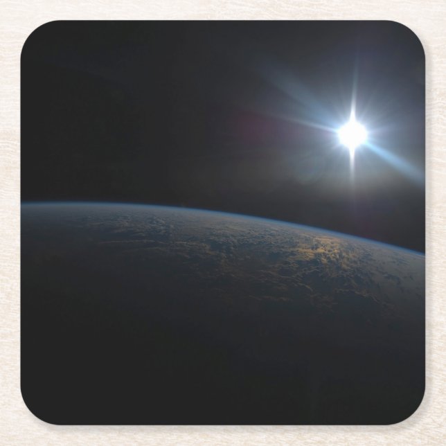 Sol sätter sig över jordens Horisont. Underlägg Papper Kvadrat (Framsidan)